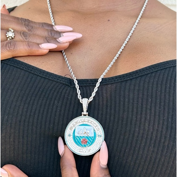 Manchester City Necklace Soccer Chain and Team Badge Pendant Gift - Picture 6 of 7